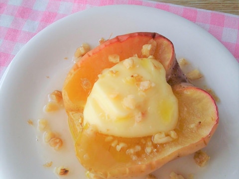 電子レンジで簡単! ベビーチーズ乗せ焼きりんご